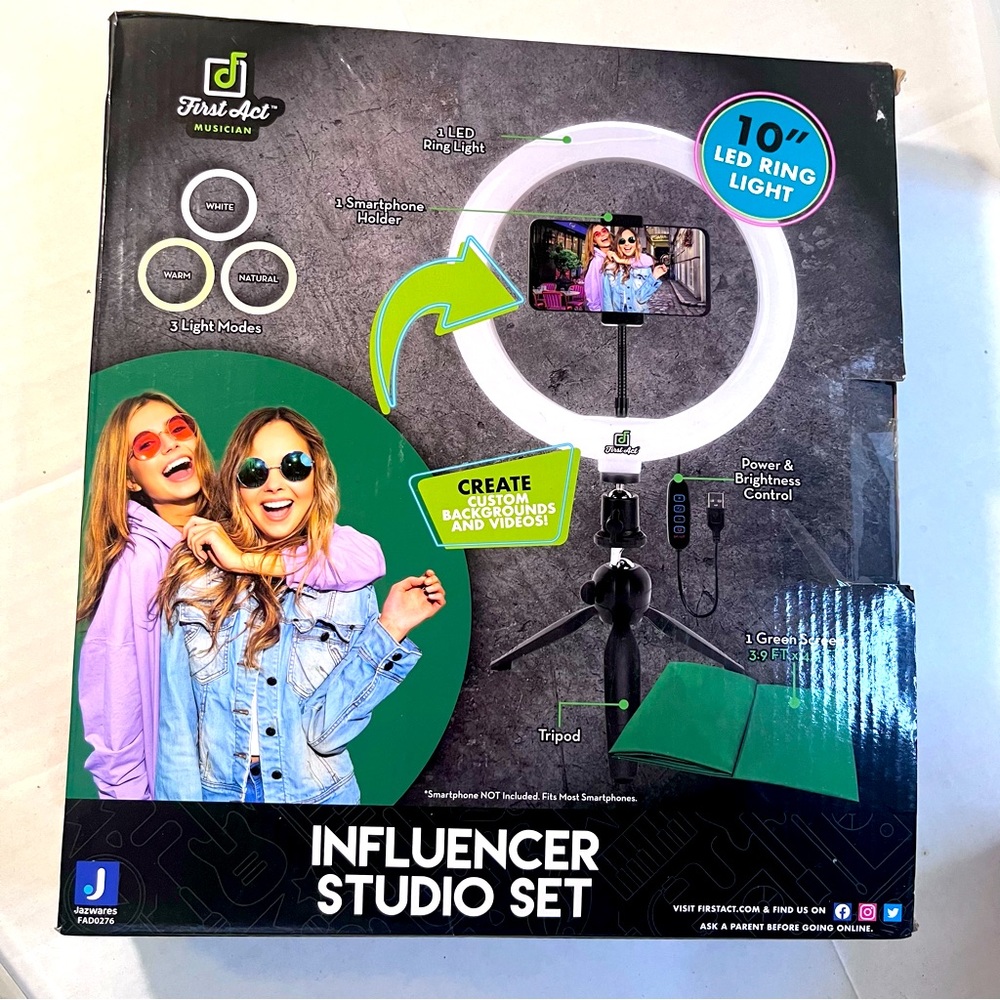 Ring Light & Green Screen NEW IN BOX